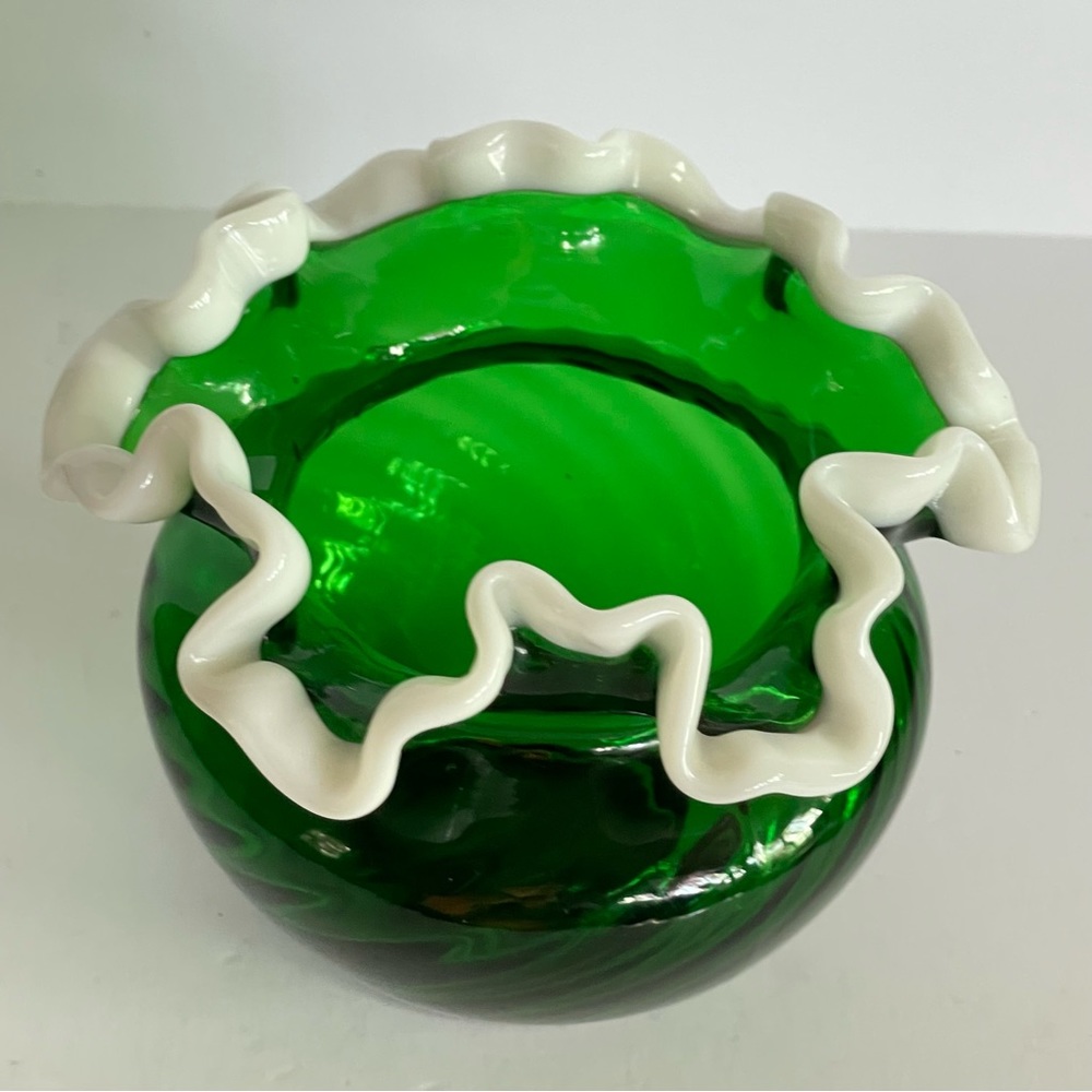 Fenton Emerald  Green Snow Crest  Crimped Round Vase - Picture 3 of 4